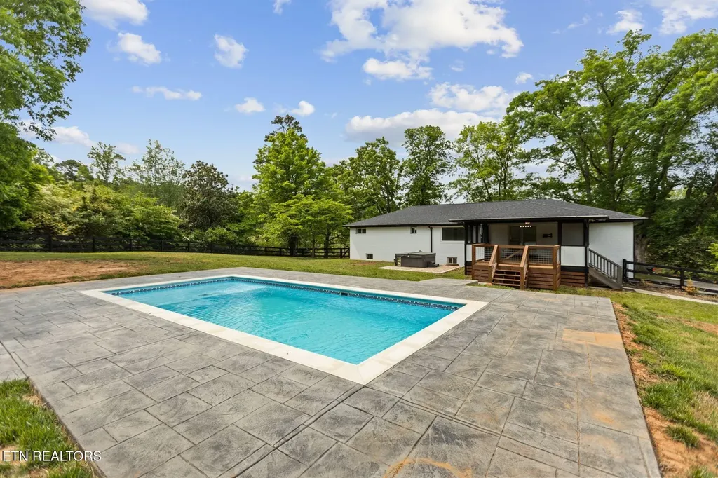 7204 Fairlane Road Powell TN 37849
