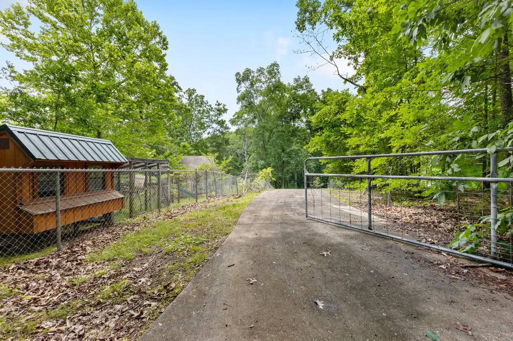 1040 Rustic Hills Drive Ashland City TN 37015