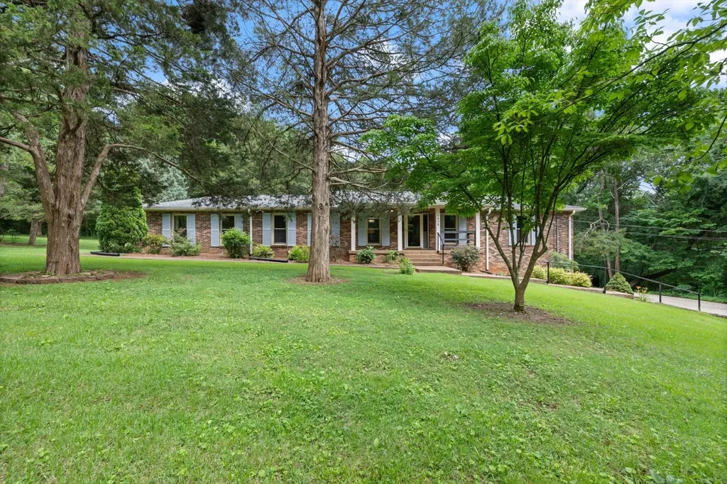 1016 Lakeview Drive Hermitage TN 37076