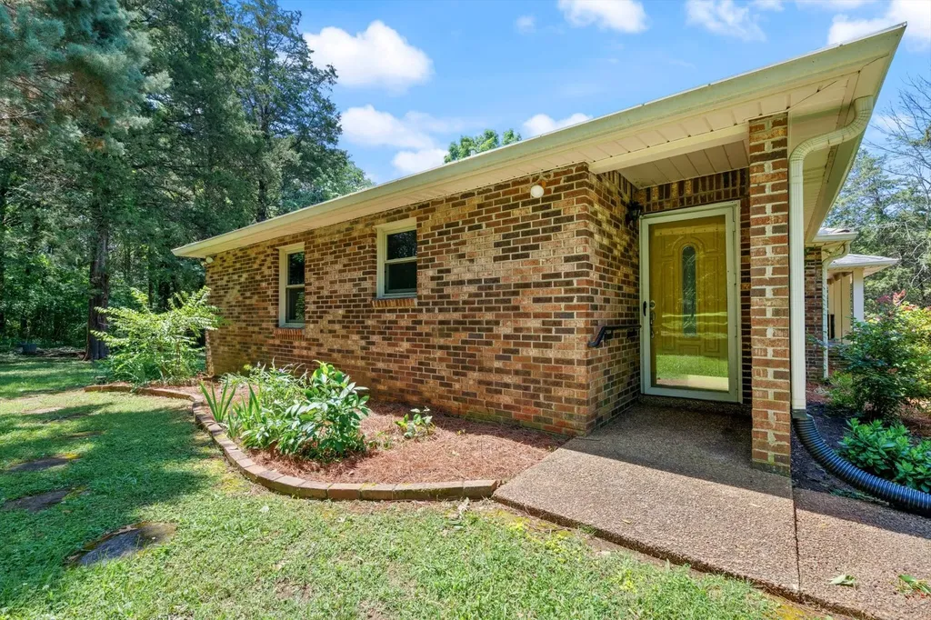 1016 Lakeview Drive Hermitage TN 37076