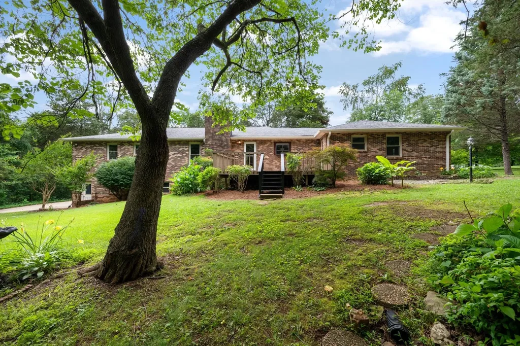 1016 Lakeview Drive Hermitage TN 37076