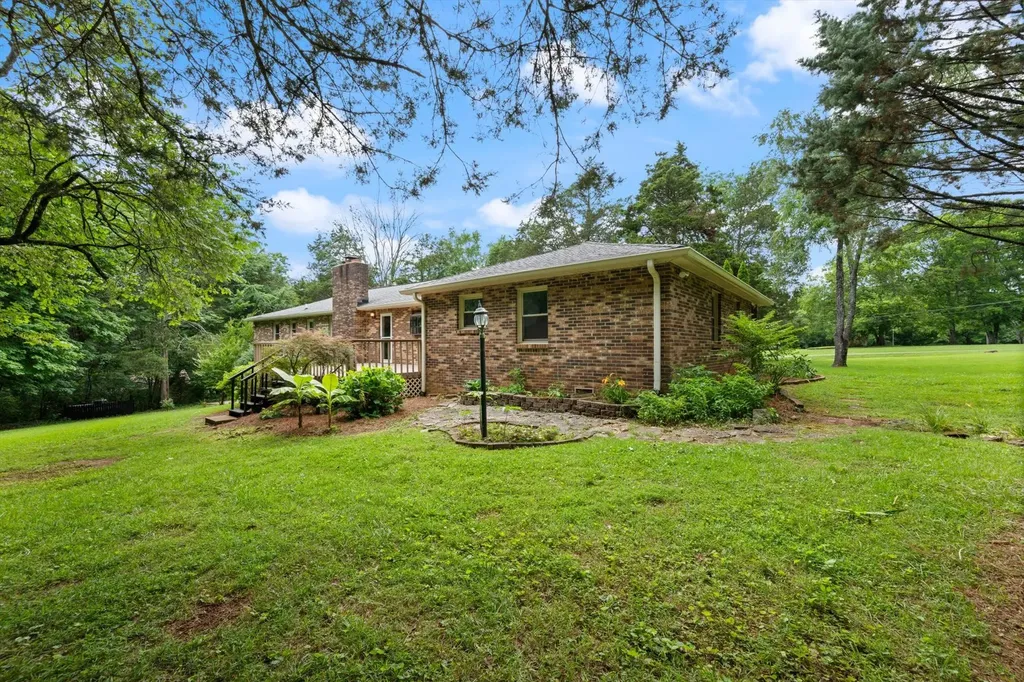 1016 Lakeview Drive Hermitage TN 37076