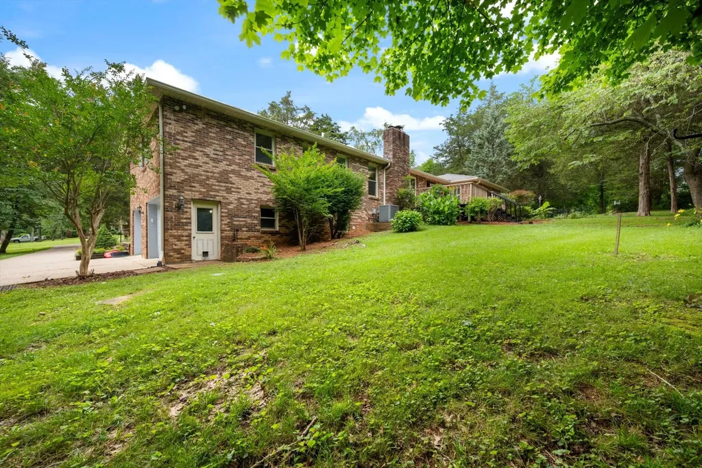 1016 Lakeview Drive Hermitage TN 37076