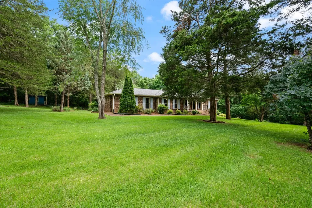 1016 Lakeview Drive Hermitage TN 37076
