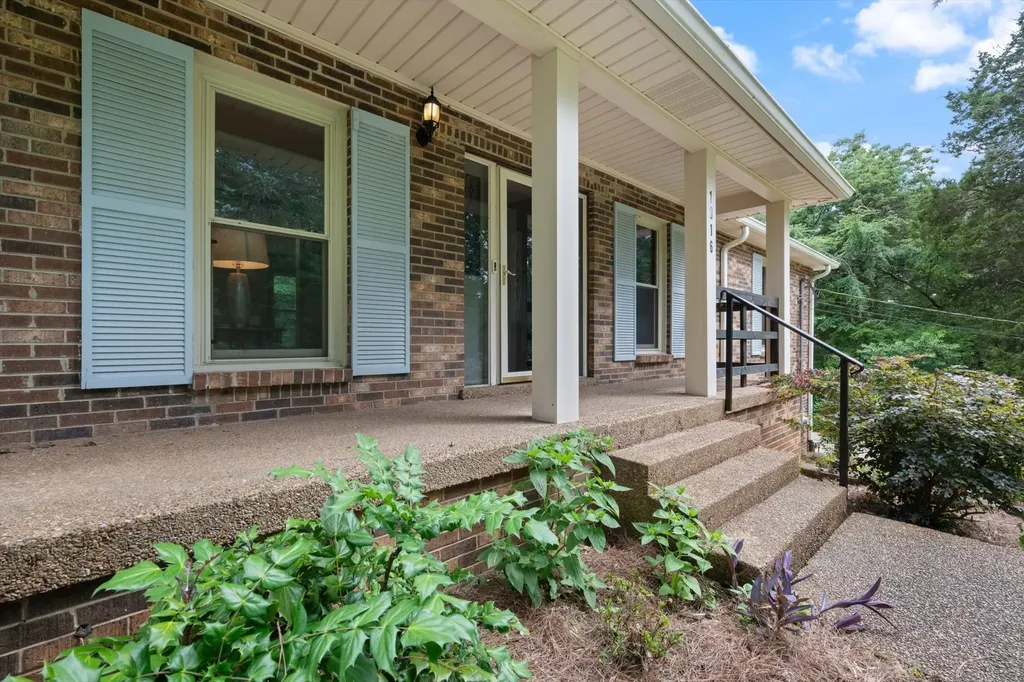 1016 Lakeview Drive Hermitage TN 37076