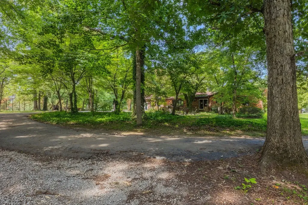 924 Spring Valley Road Mcminnville TN 37110