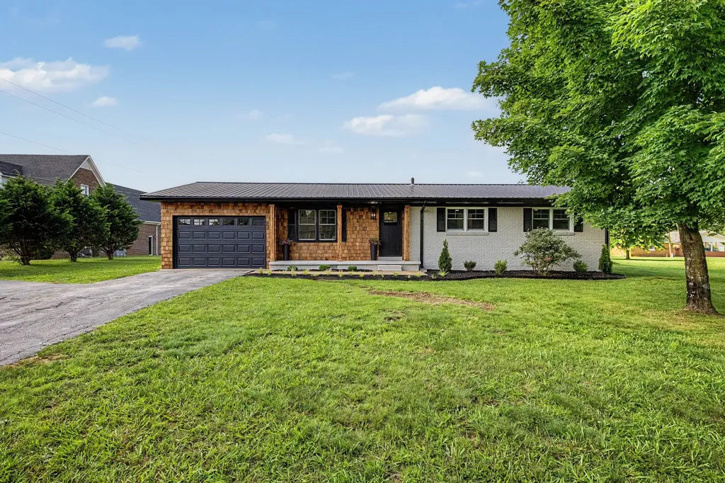 403 Robins Street Lawrenceburg TN 38464