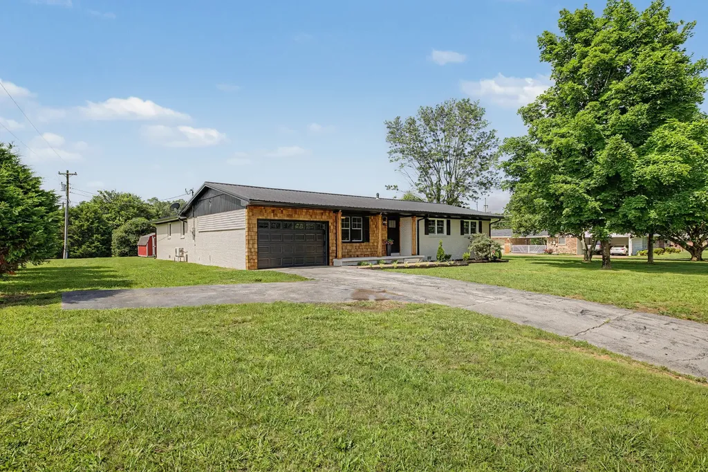 403 Robins Street Lawrenceburg TN 38464