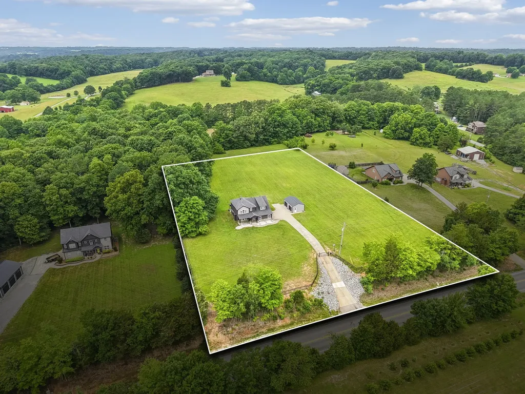 5676 Highway 48 Cunningham TN 37052