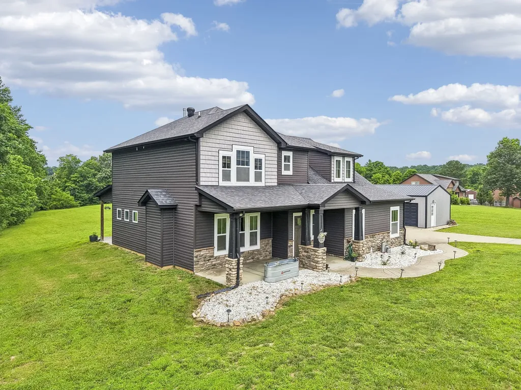 5676 Highway 48 Cunningham TN 37052