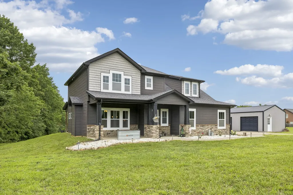 5676 Highway 48 Cunningham TN 37052