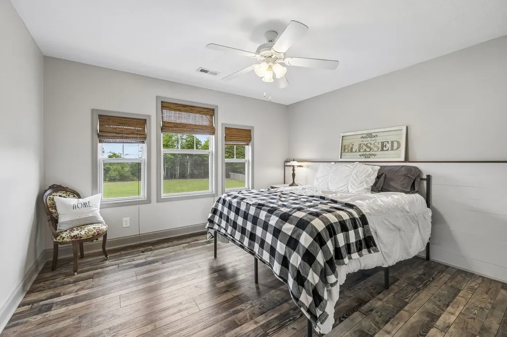 5676 Highway 48 Cunningham TN 37052