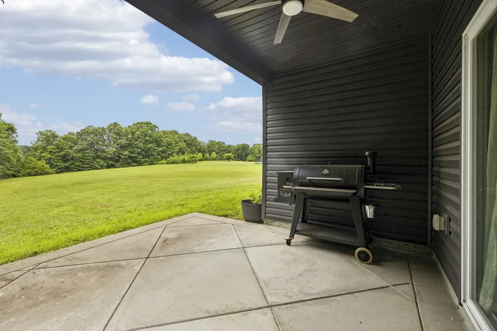 5676 Highway 48 Cunningham TN 37052