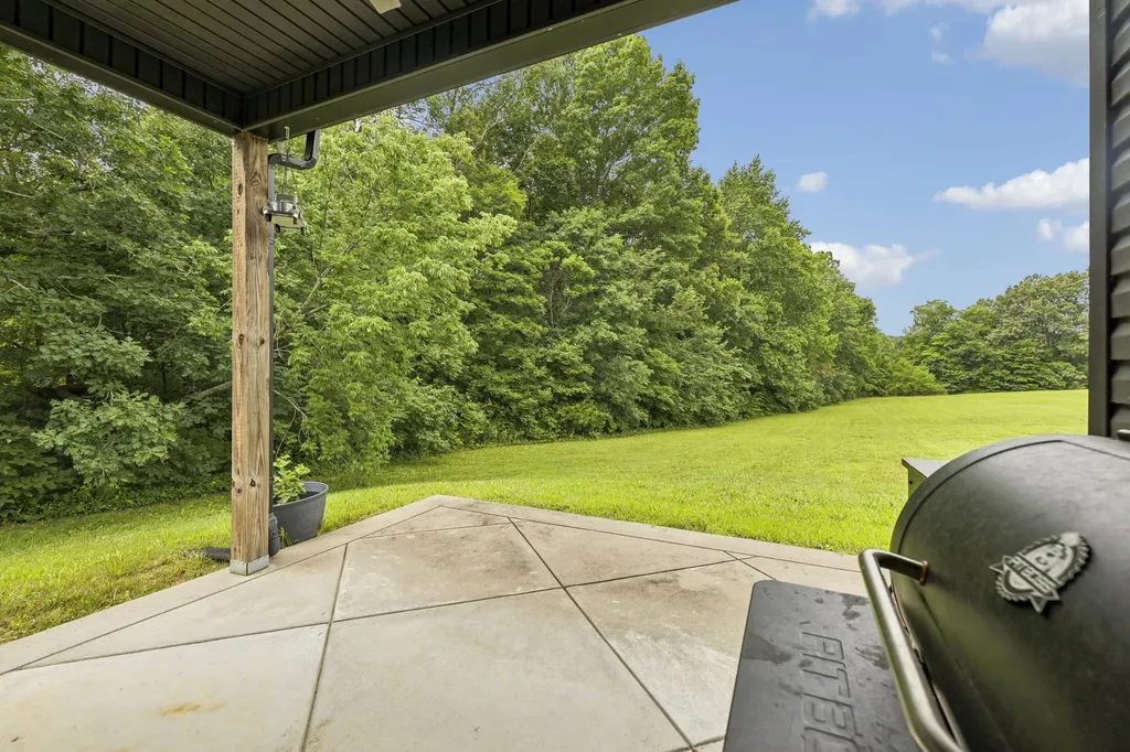 5676 Highway 48 Cunningham TN 37052