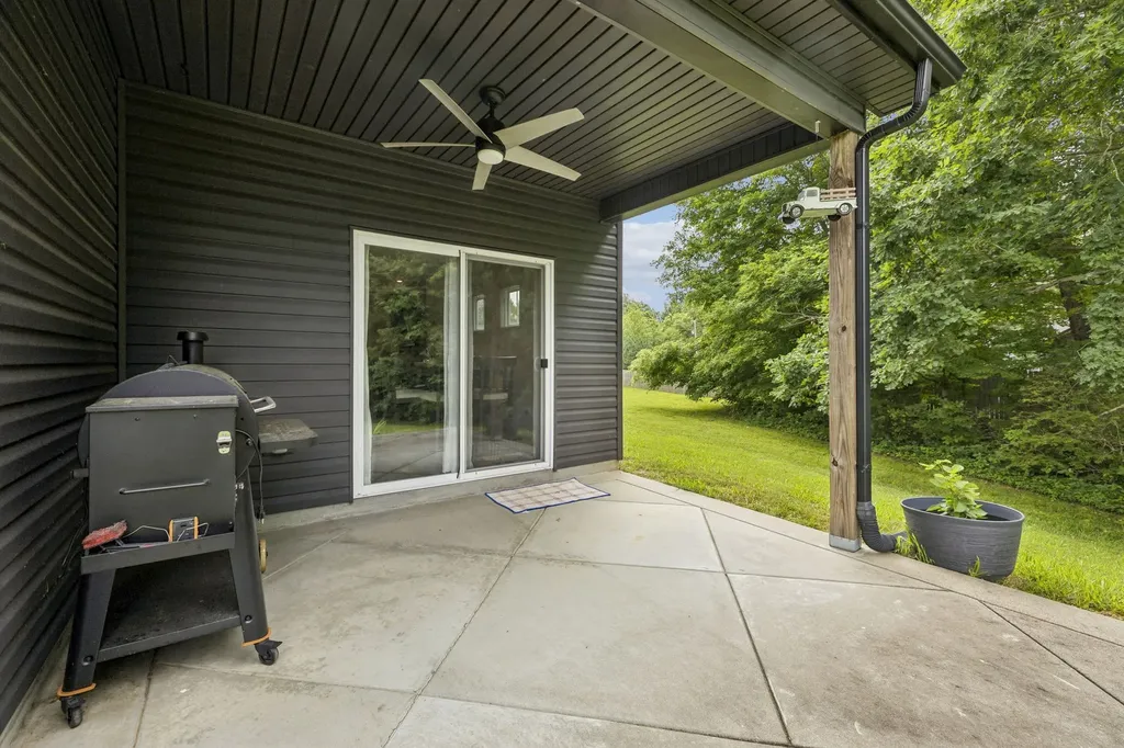 5676 Highway 48 Cunningham TN 37052