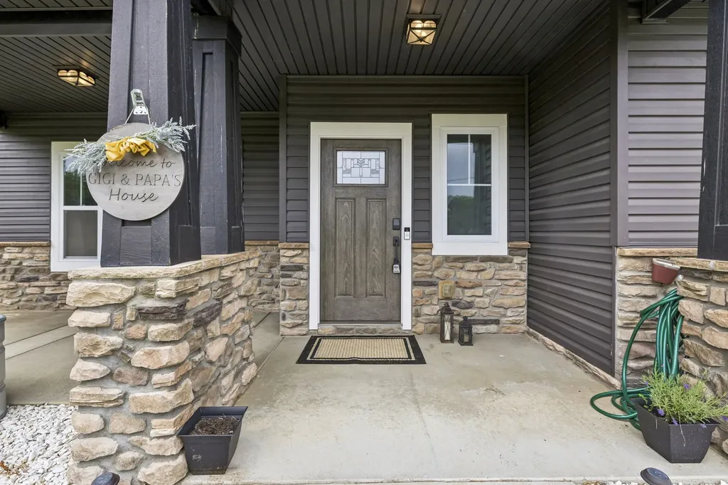 5676 Highway 48 Cunningham TN 37052