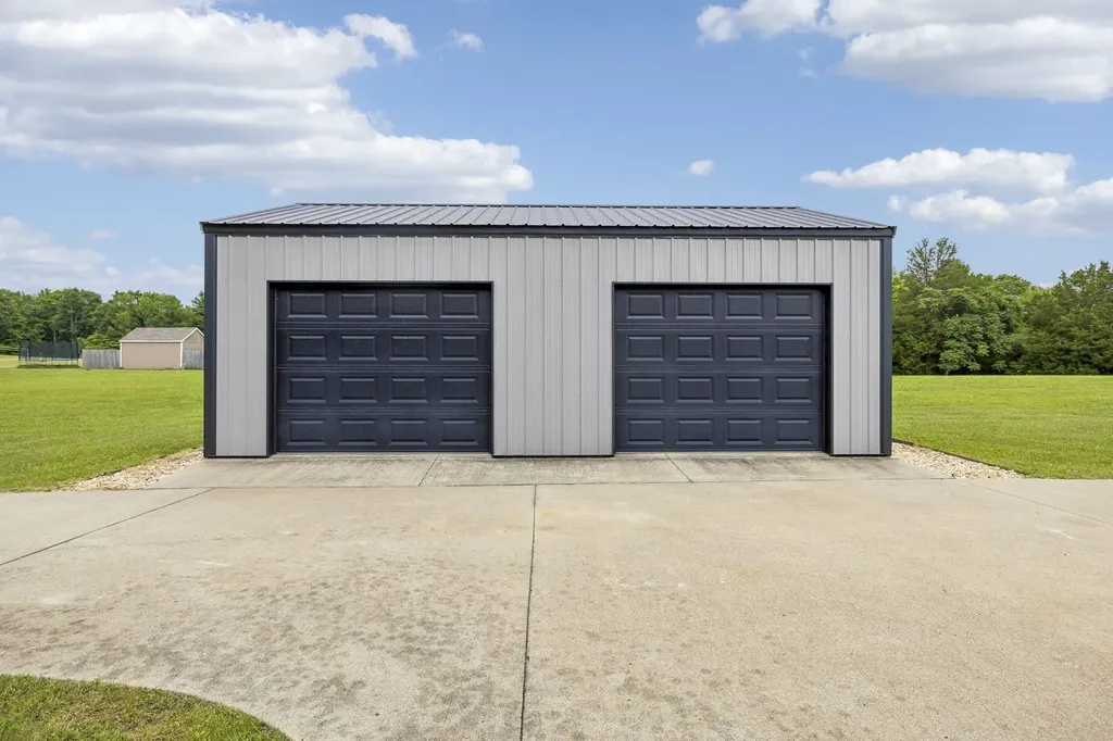 5676 Highway 48 Cunningham TN 37052