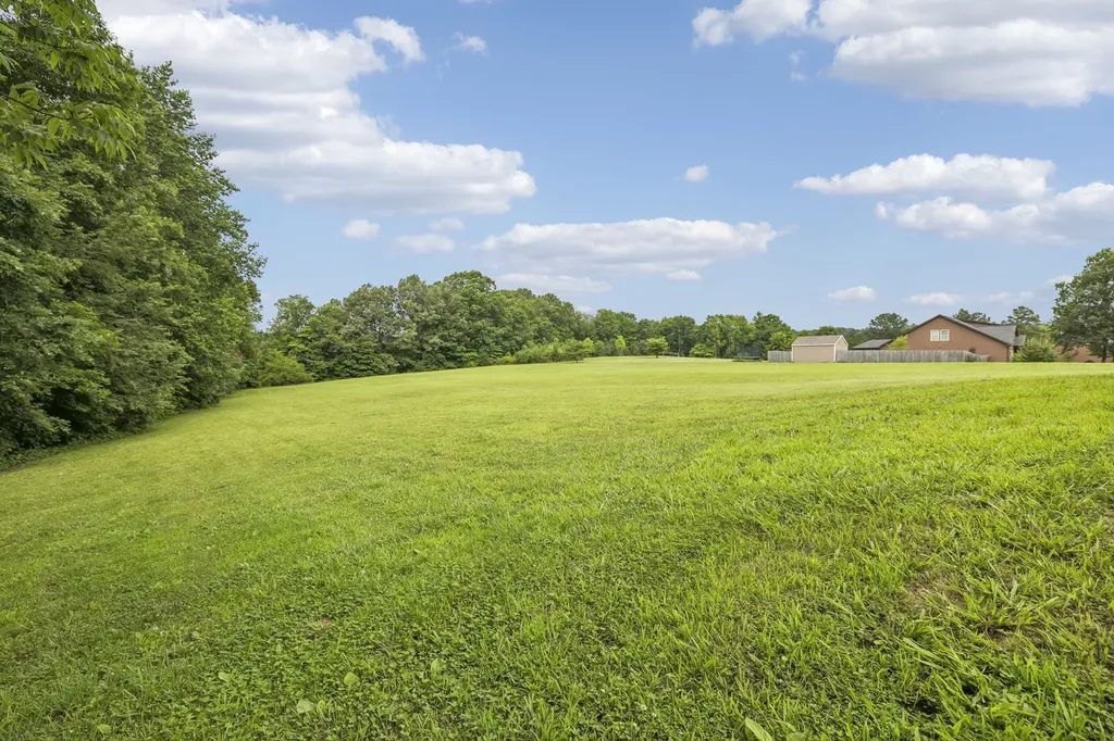 5676 Highway 48 Cunningham TN 37052
