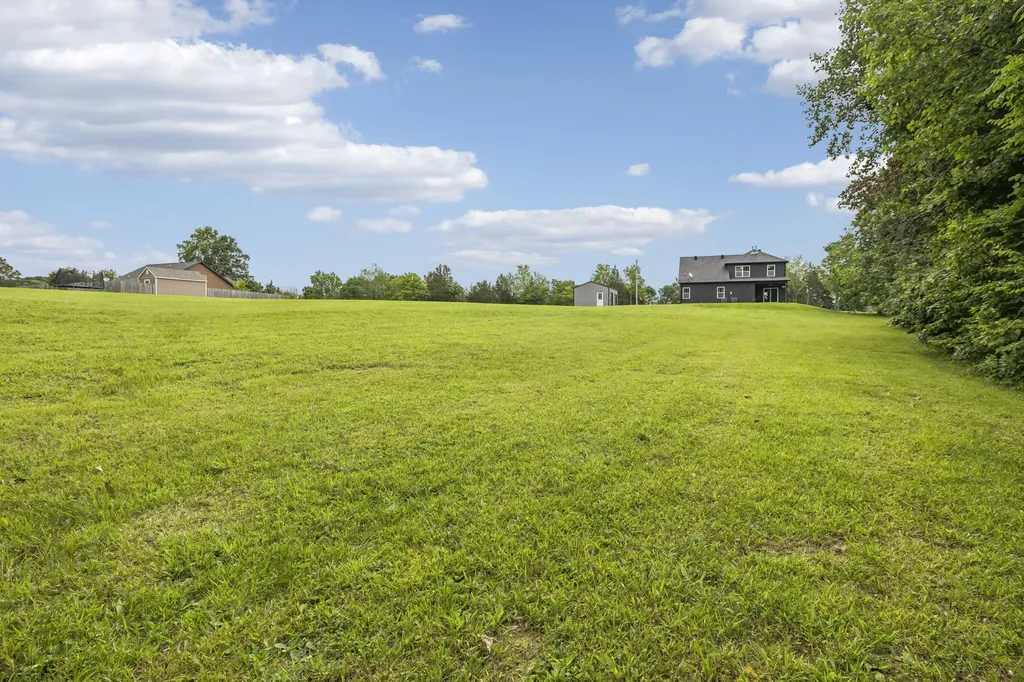 5676 Highway 48 Cunningham TN 37052