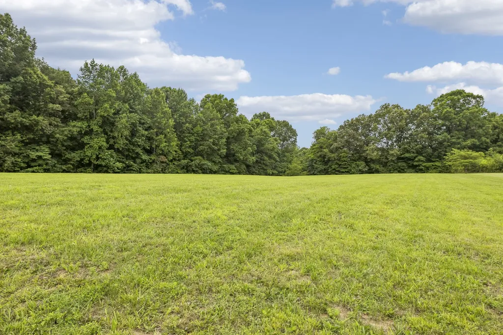 5676 Highway 48 Cunningham TN 37052