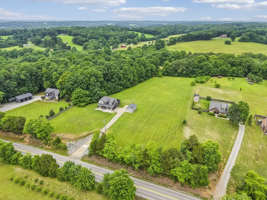 5676 Highway 48 Cunningham TN 37052