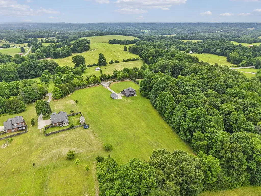 5676 Highway 48 Cunningham TN 37052
