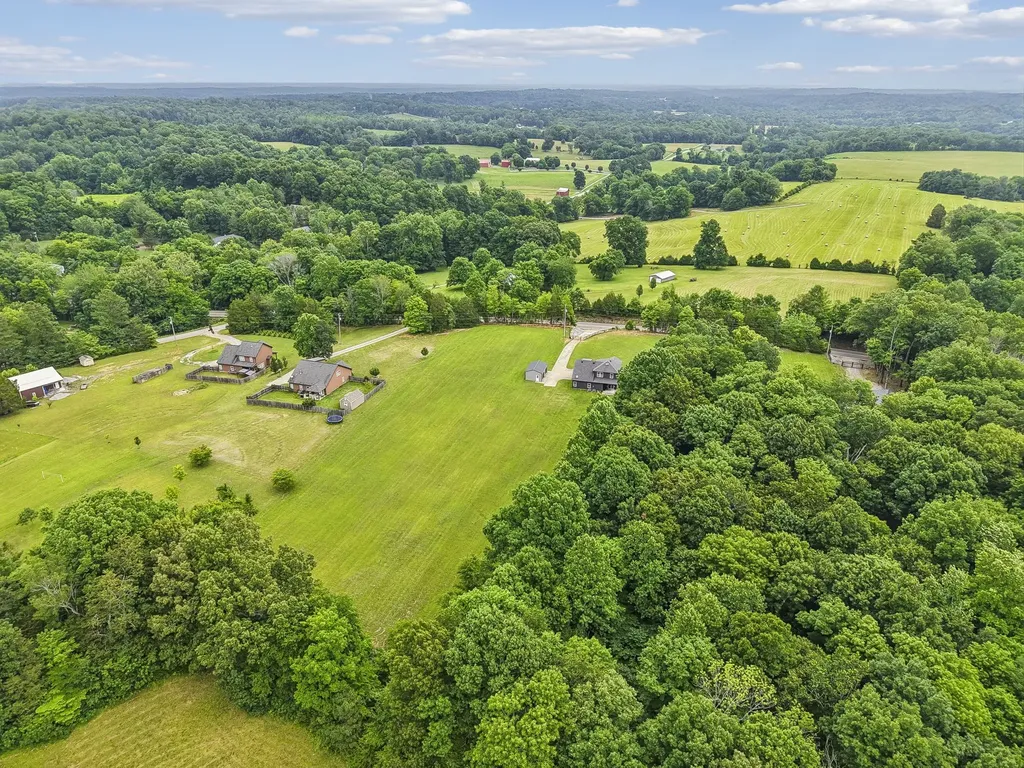 5676 Highway 48 Cunningham TN 37052