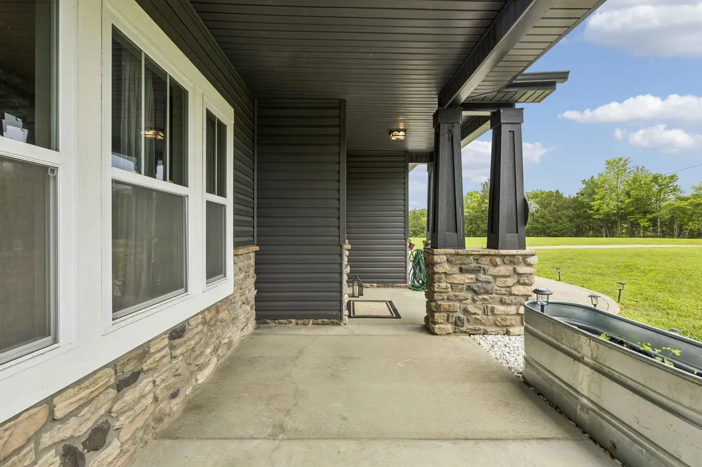 5676 Highway 48 Cunningham TN 37052
