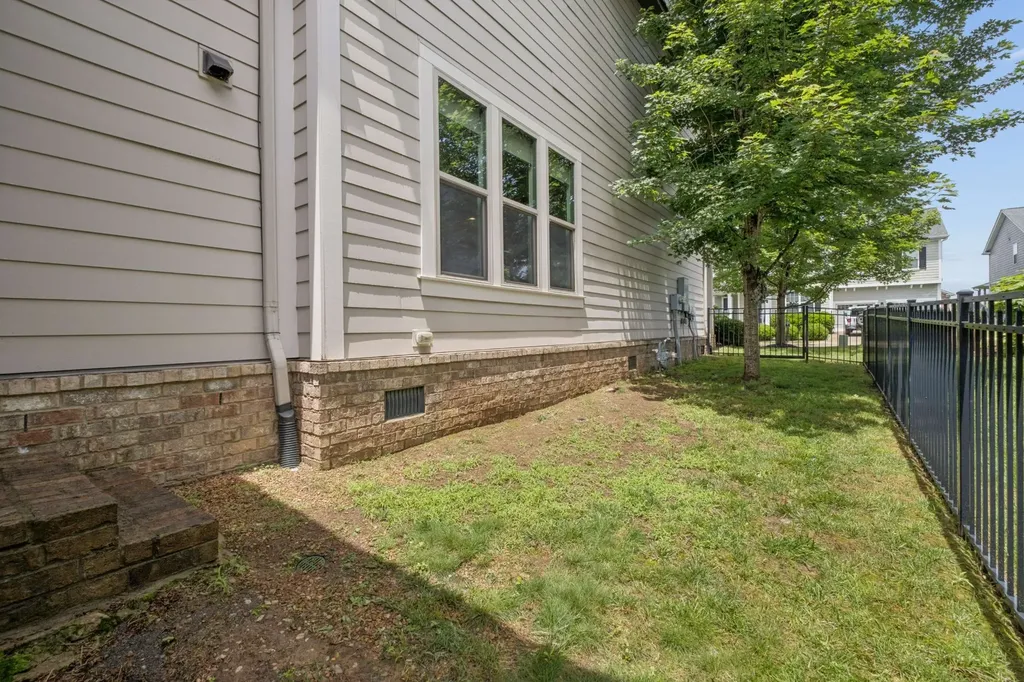 2005 Firtree Way Thompsons Station TN 37179