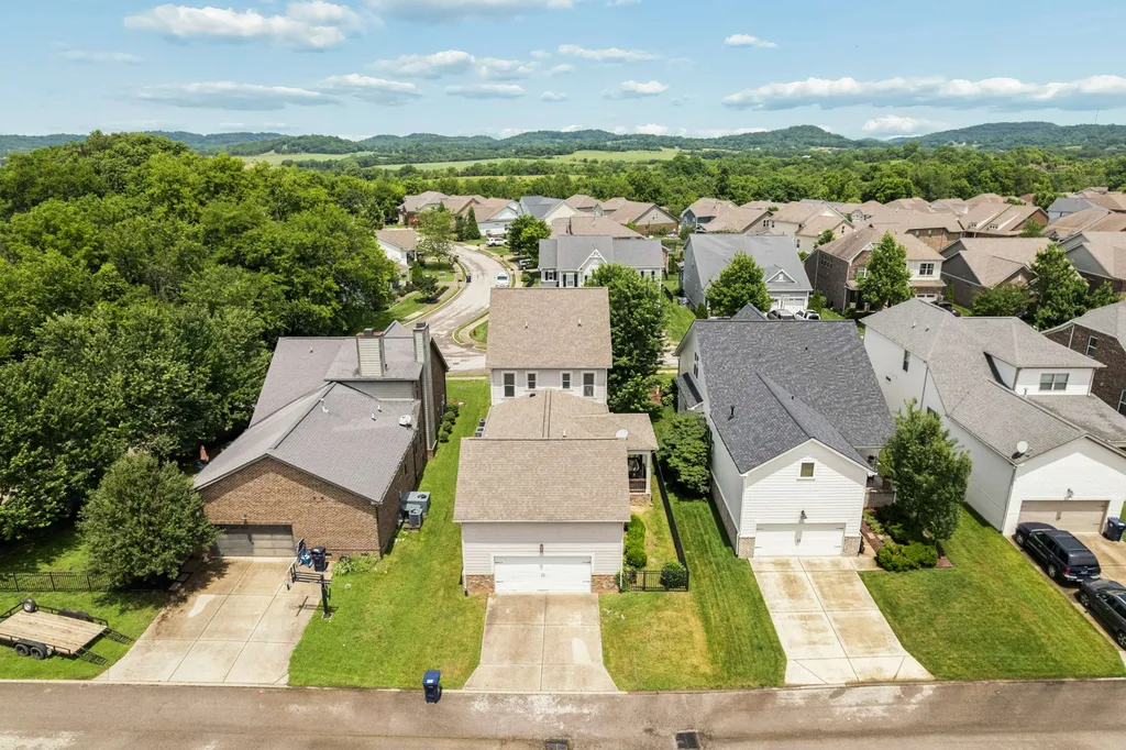 2005 Firtree Way Thompsons Station TN 37179