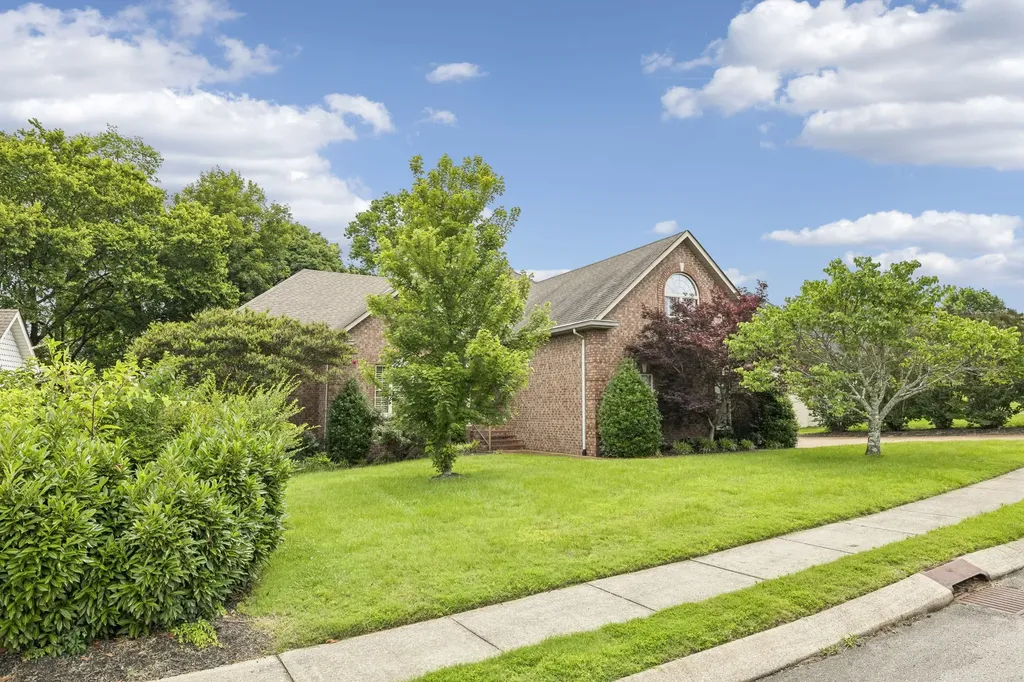 2010 Raven Crossing Mount Juliet TN 37122