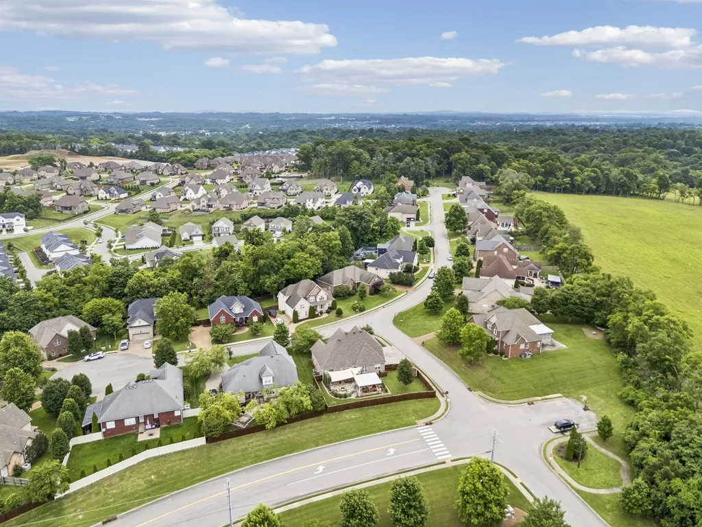 2010 Raven Crossing Mount Juliet TN 37122