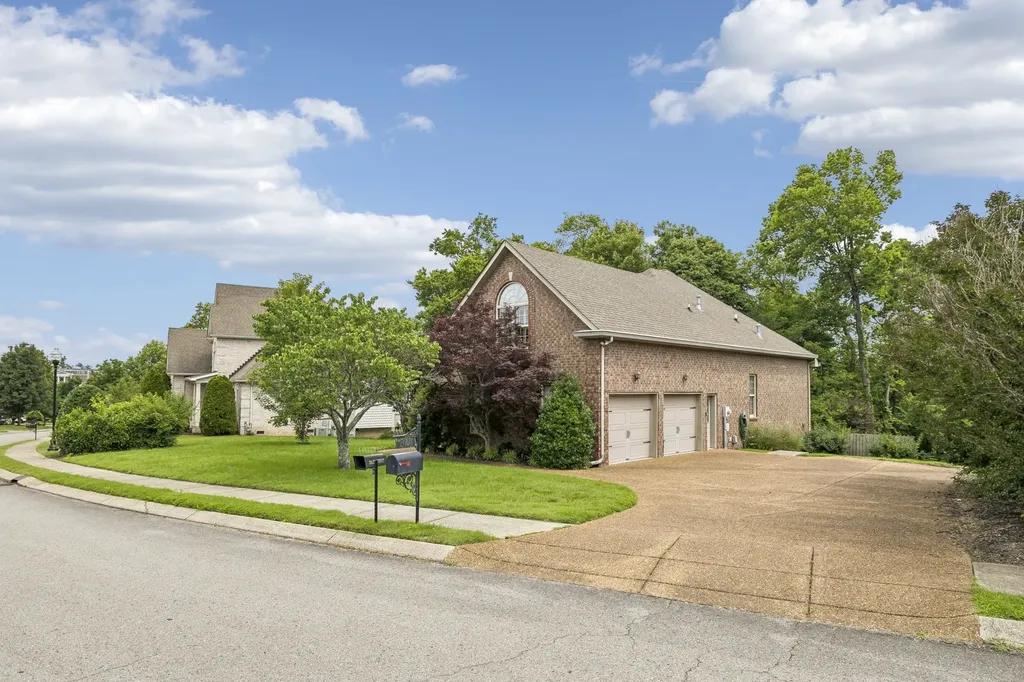2010 Raven Crossing Mount Juliet TN 37122
