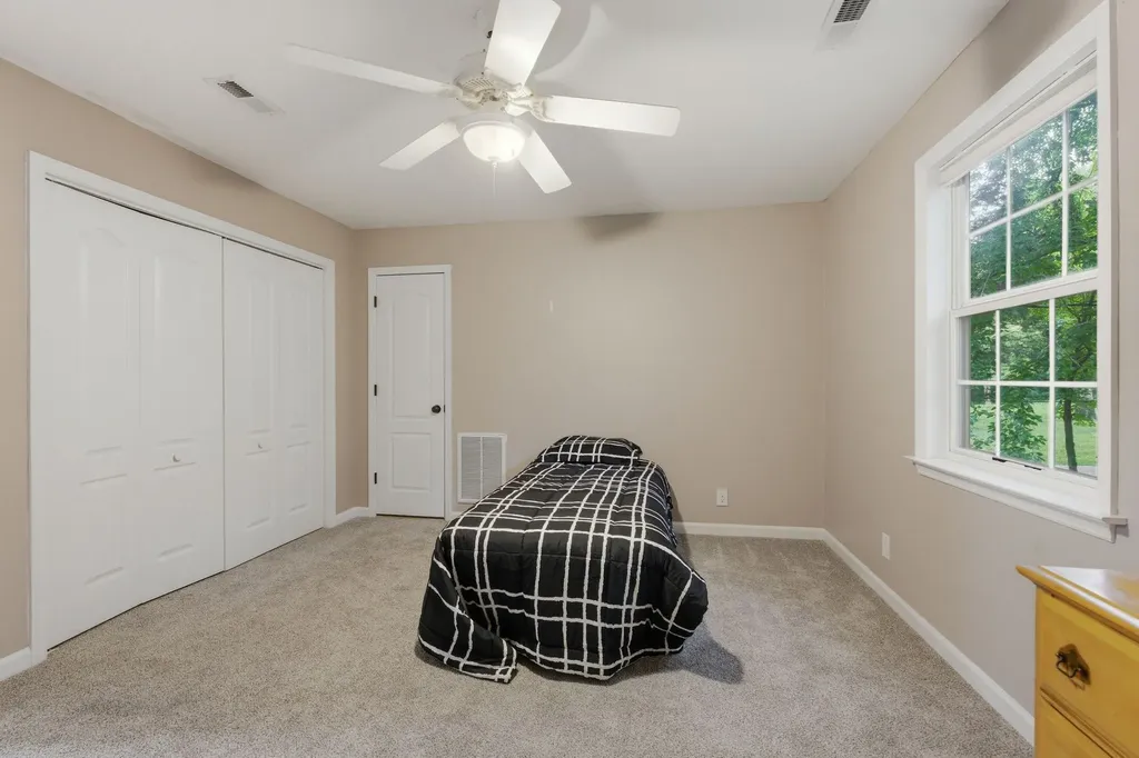 608 Beechtree Court Burns TN 37029