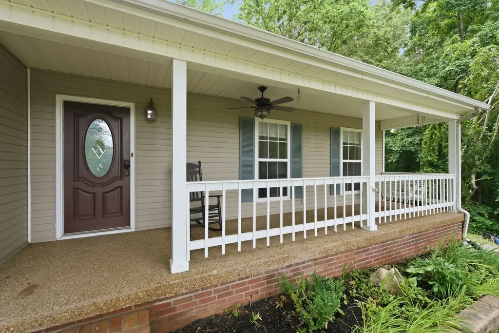 608 Beechtree Court Burns TN 37029