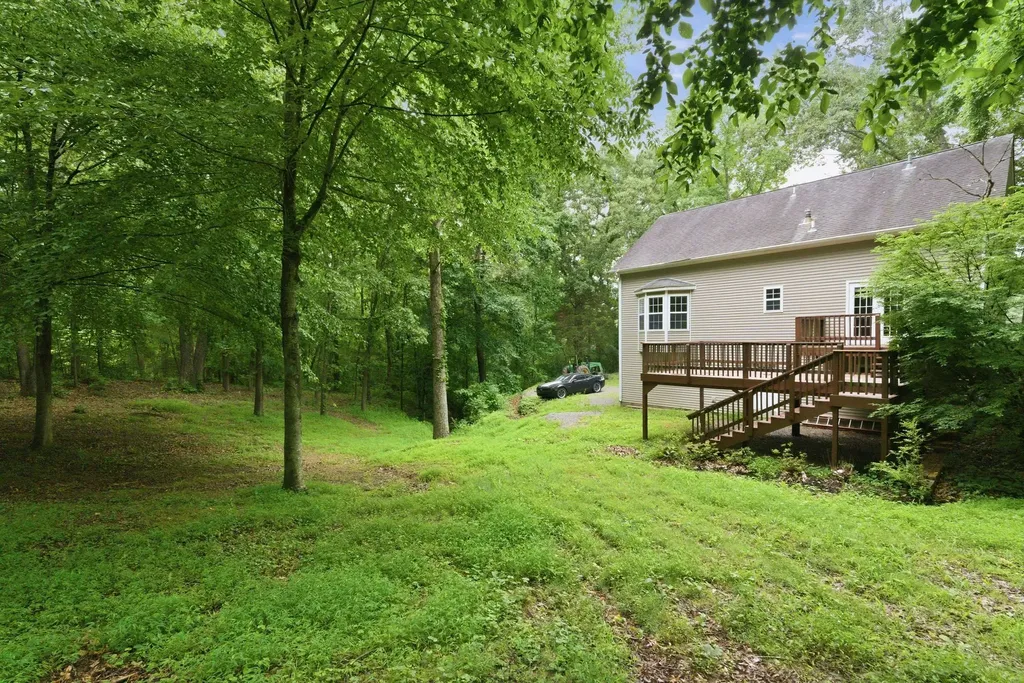 608 Beechtree Court Burns TN 37029