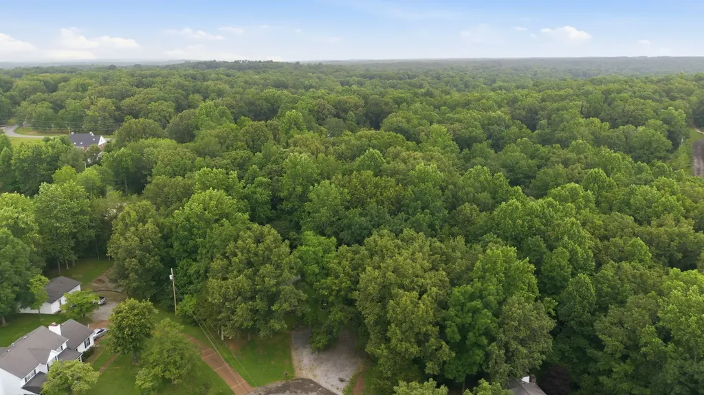 608 Beechtree Court Burns TN 37029