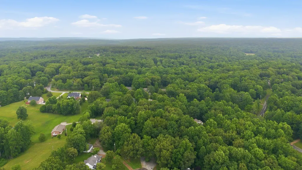 608 Beechtree Court Burns TN 37029