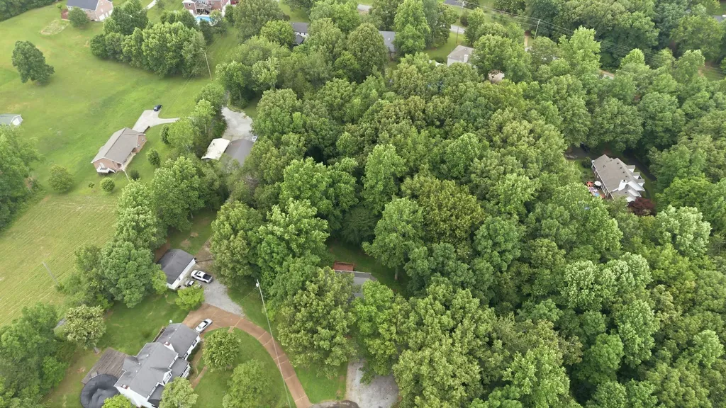 608 Beechtree Court Burns TN 37029
