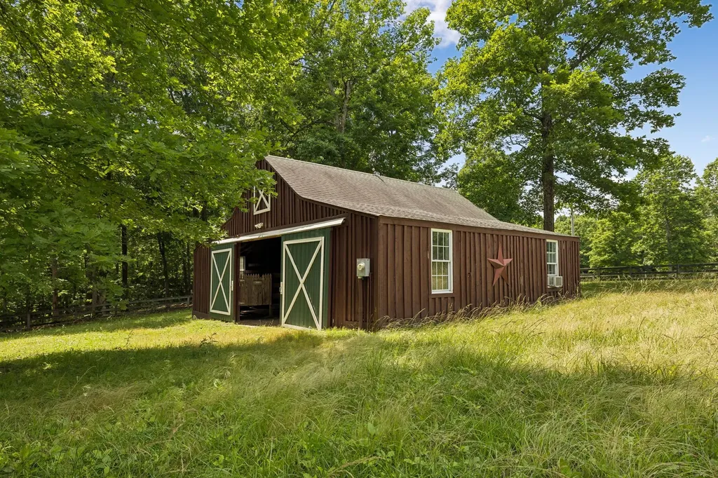 7555 County Line Road Fairview TN 37062