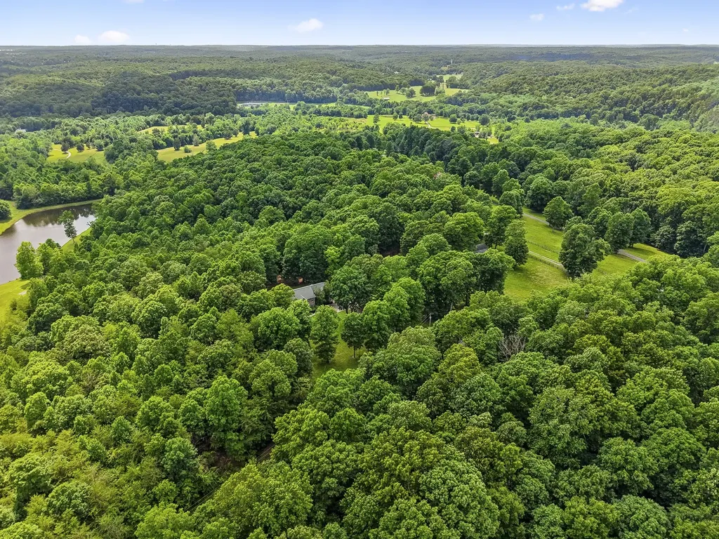 7555 County Line Road Fairview TN 37062