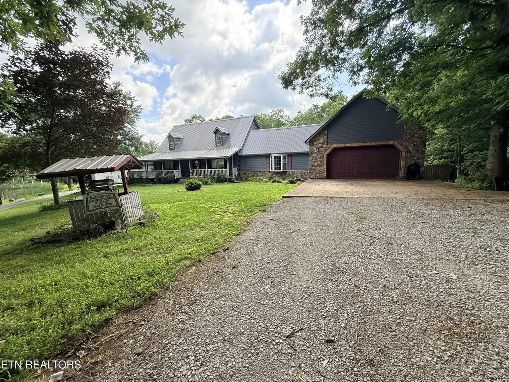 1036 Dye Road Clarkrange TN 38553