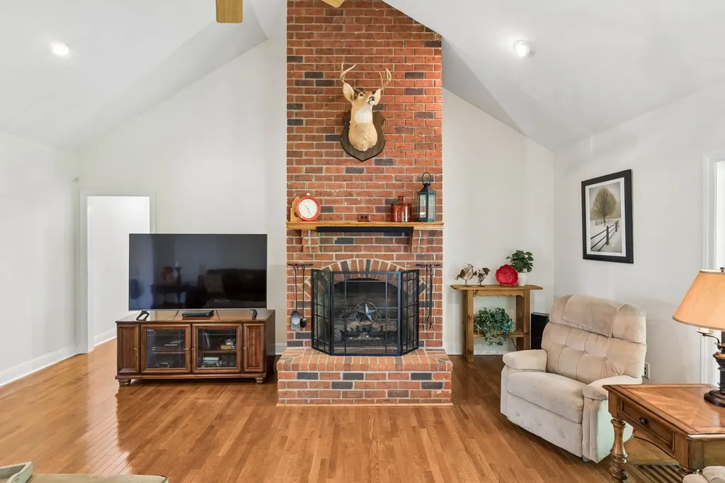 2865 Spring Place Road Belfast TN 37019