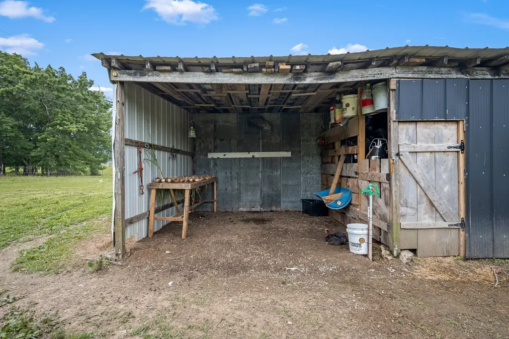 5825 Cobb Hollow Road Tullahoma TN 37388