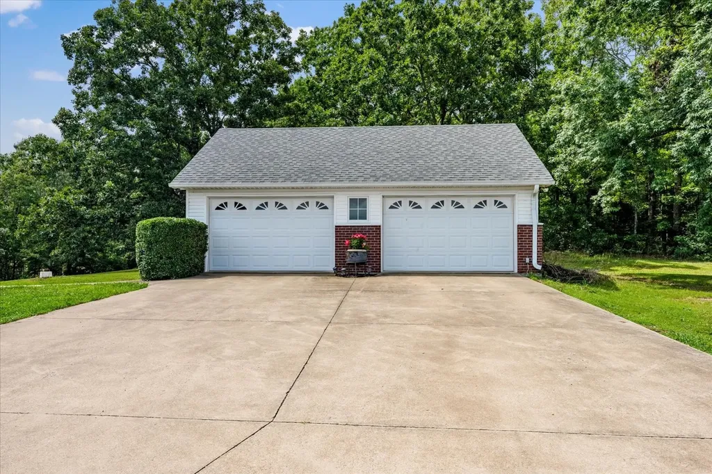 124 Napier Road Hohenwald TN 38462