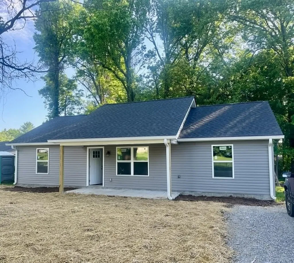 204 E Peter Avenue Monterey TN 38574