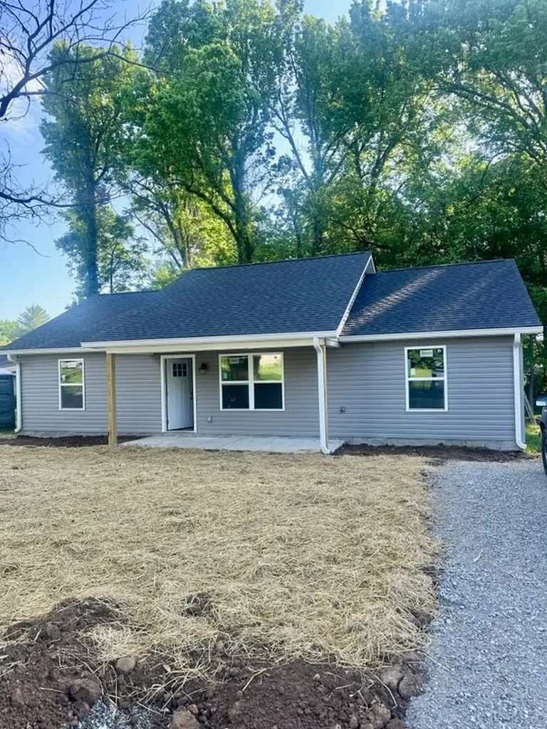 204 E Peter Avenue Monterey TN 38574