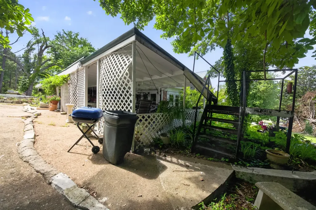212 Main St, E Waverly TN 37185