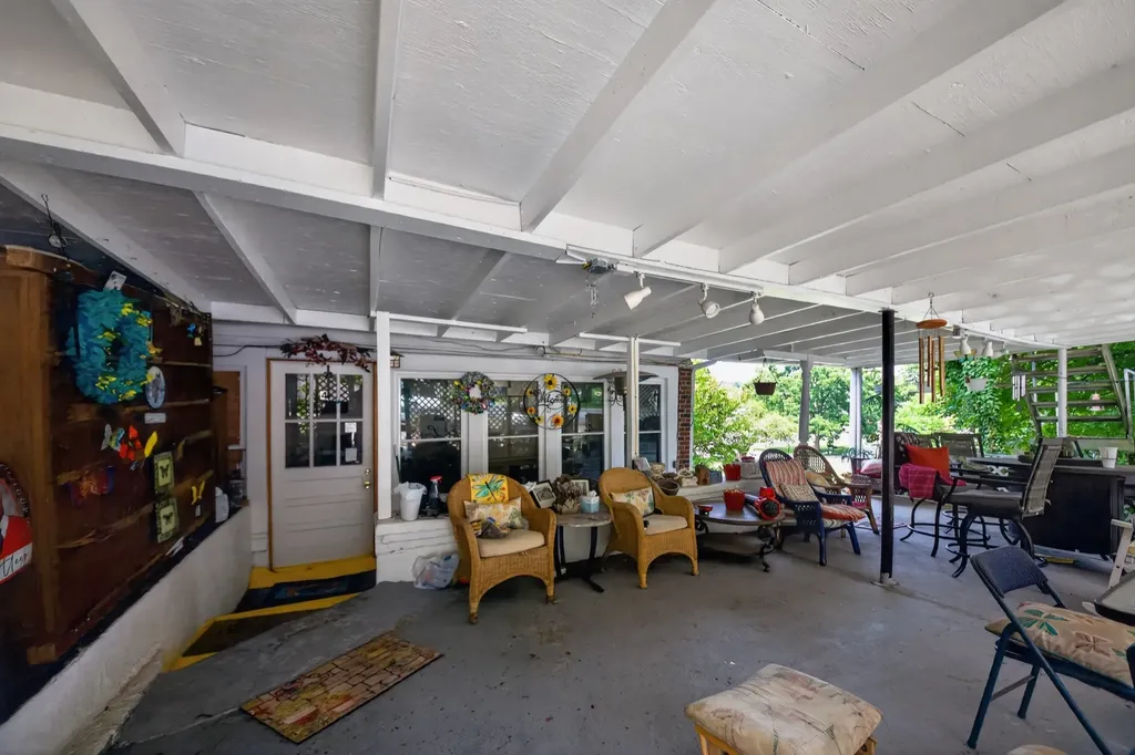 212 Main St, E Waverly TN 37185