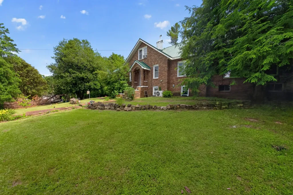 212 Main St, E Waverly TN 37185
